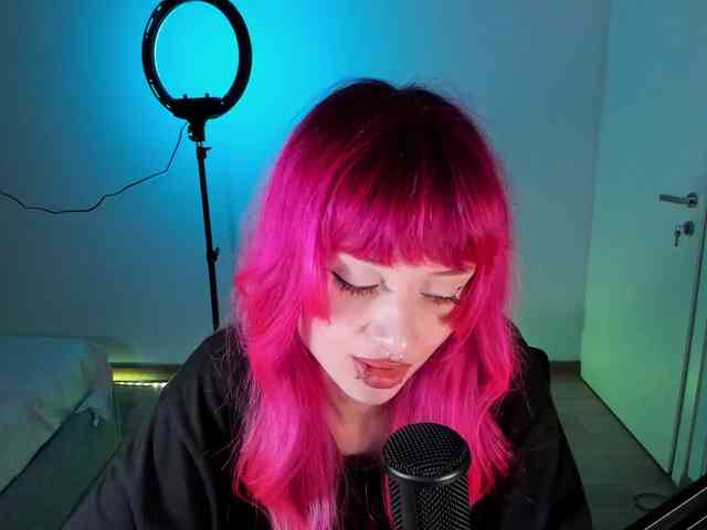 mnepohuyy Live Webcam on BongaCams