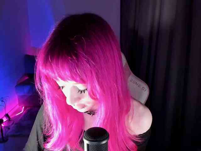 mnepohuyy Live Webcam on BongaCams