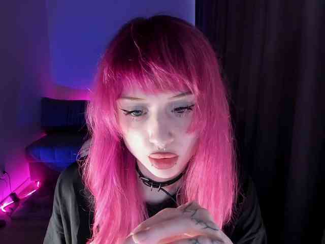 mnepohuyy Live Webcam on BongaCams