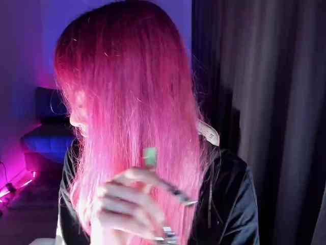 mnepohuyy Live Webcam on BongaCams