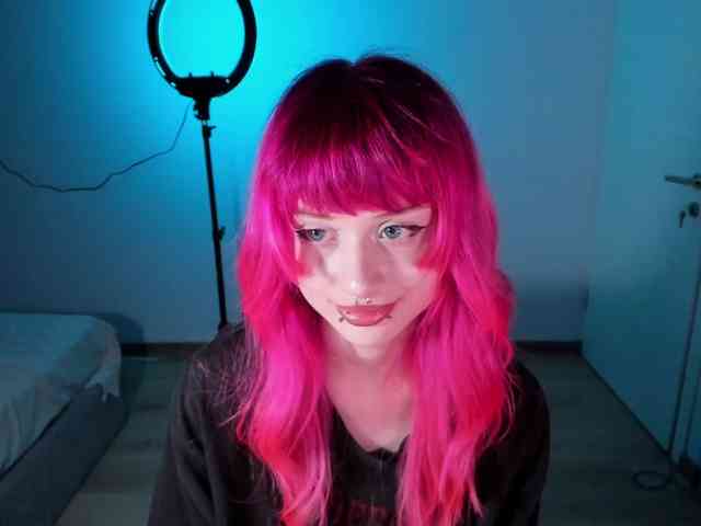 mnepohuyy Live Webcam on BongaCams