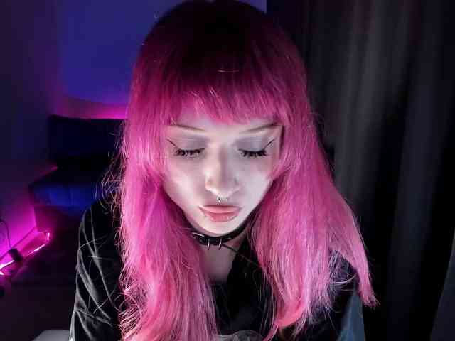 mnepohuyy Live Webcam on BongaCams
