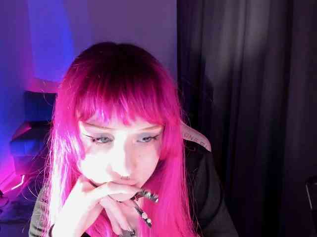 mnepohuyy Live Webcam on BongaCams