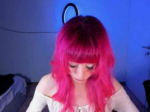 Mnepohuyy's cam show statistics and live stream