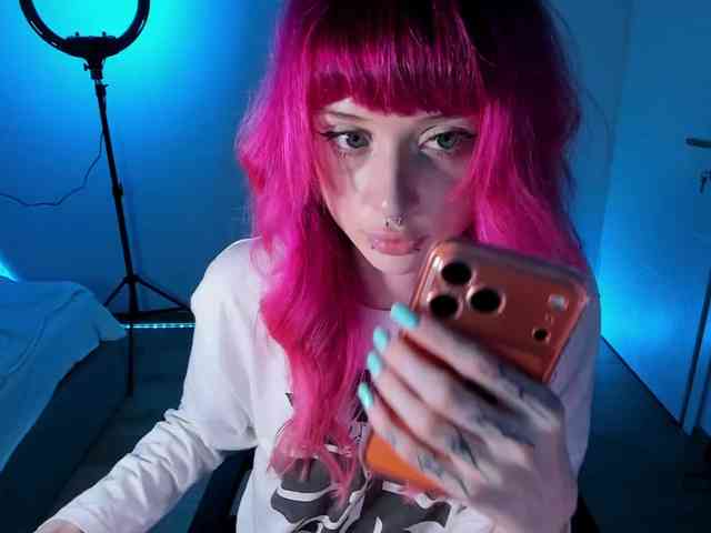 mnepohuyy Live Webcam on BongaCams