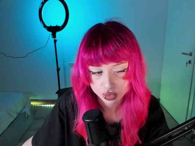 mnepohuyy Live Webcam on BongaCams