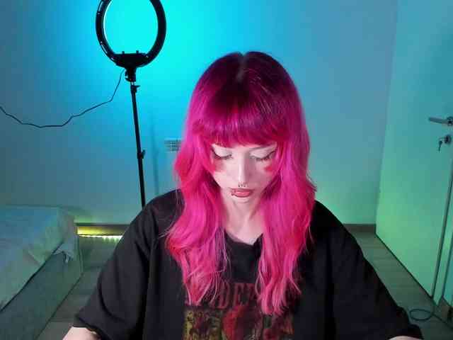 mnepohuyy Live Webcam on BongaCams