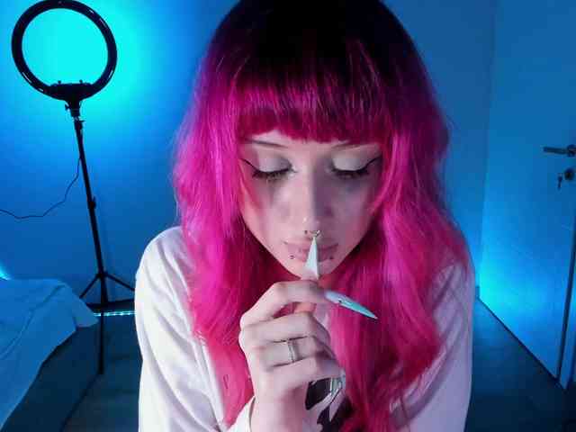 mnepohuyy Live Webcam on BongaCams
