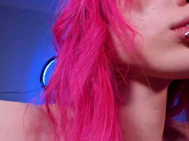 Mnepohuyy's cam show statistics and live stream
