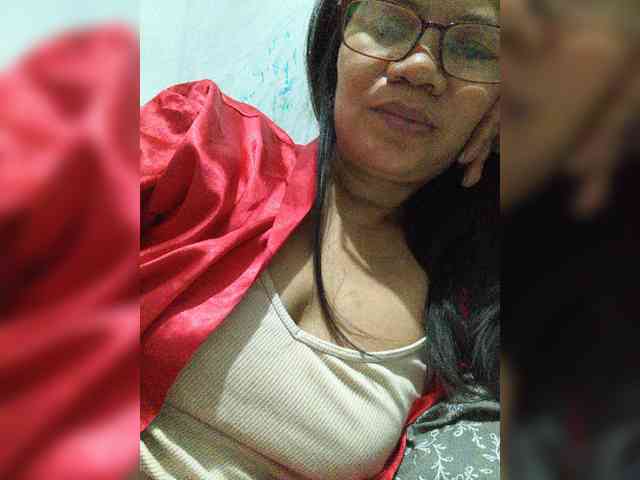 revive02 Live Webcam on BongaCams