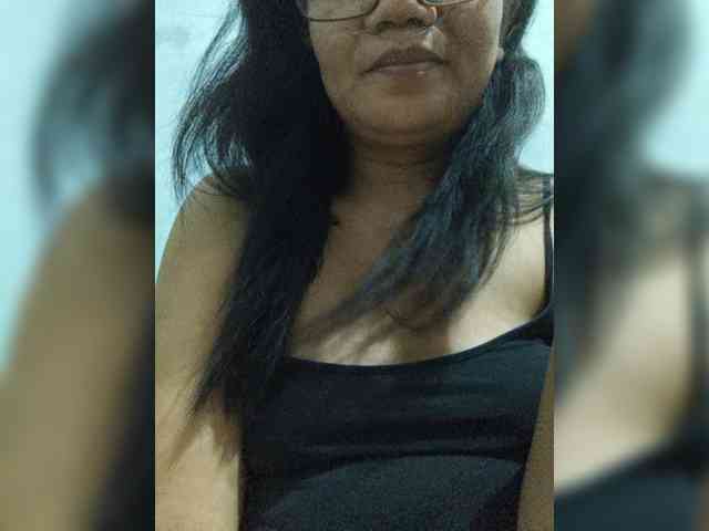 revive02 Live Webcam on BongaCams