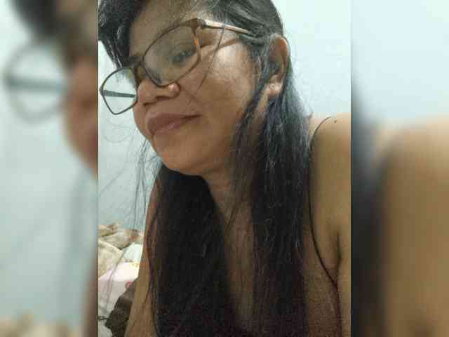 revive02 Live Webcam on BongaCams