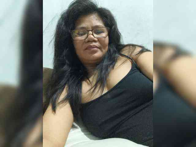 revive02 Live Webcam on BongaCams