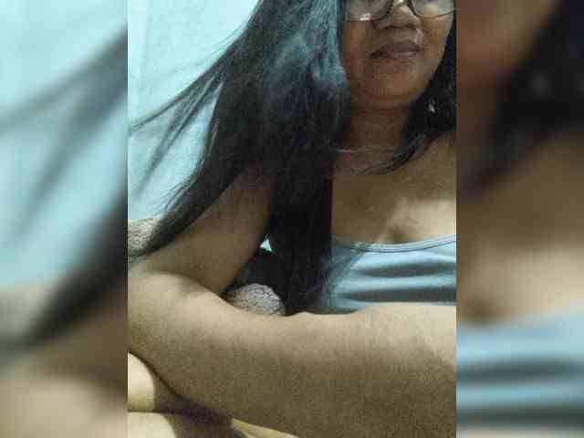 revive02 Live Webcam on BongaCams