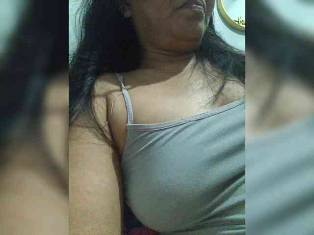 revive02 Live Webcam on BongaCams