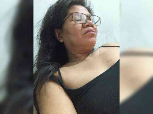 revive02 Live Webcam on BongaCams