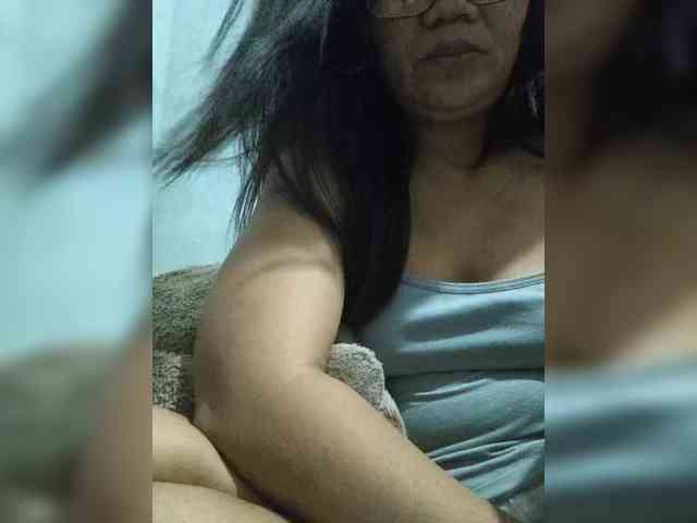 revive02 Live Webcam on BongaCams