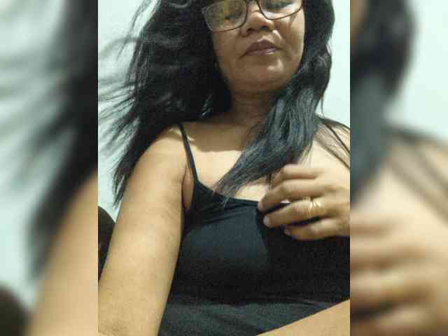 revive02 Live Webcam on BongaCams