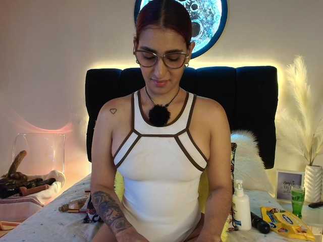 rayne-lor live cam on BongaCams