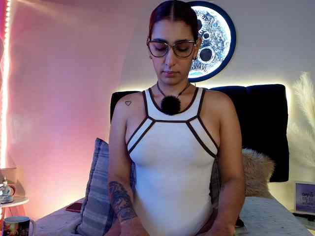 rayne-lor Live Webcam on BongaCams