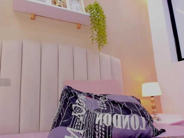 Mia-Thompson-1 live cam