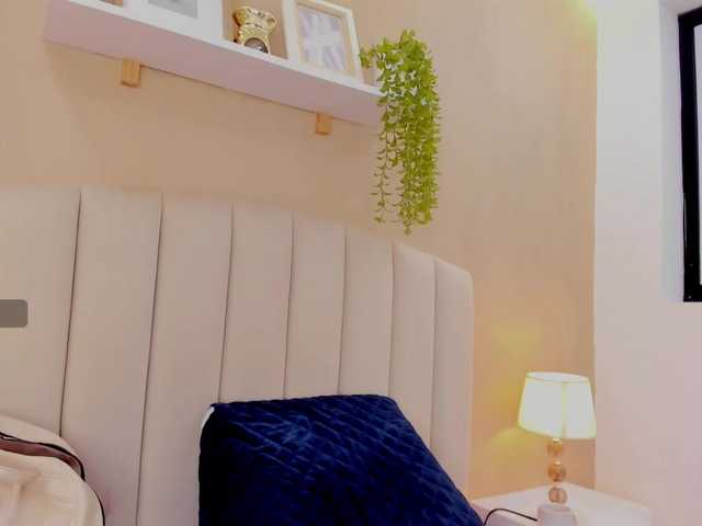 Mia-Thompson-1 live webcam show