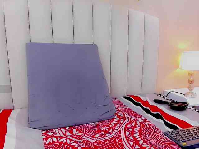 Mia-Thompson-1 Live Webcam on BongaCams