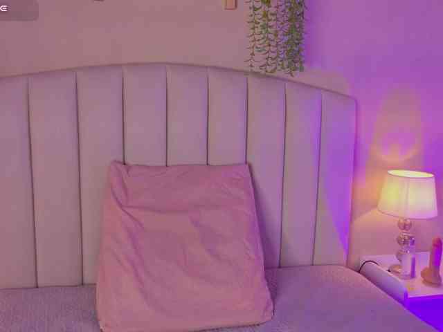 Mia-Thompson-1 Live Webcam on BongaCams