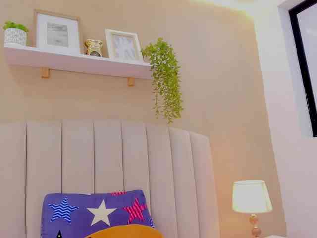 Mia-Thompson-1 Live Webcam on BongaCams