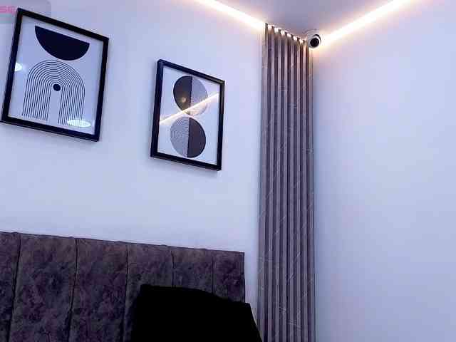 Mia-Thompson-1 Live Webcam on BongaCams