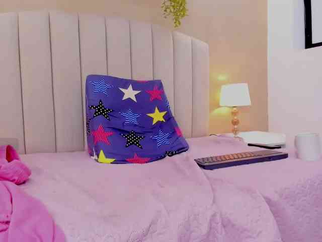 Mia-Thompson-1 Live Webcam on BongaCams