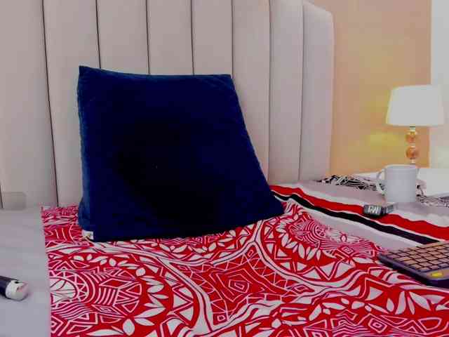 Mia-Thompson-1 Sex Cam Show