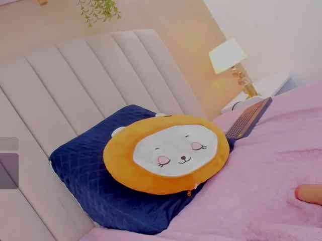 Mia-Thompson-1 Sex Cam Show