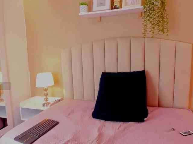 Mia-Thompson-1 Sex Cam Show