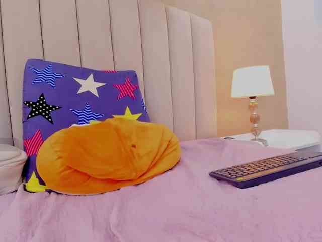 Mia-Thompson-1 Live Webcam on BongaCams