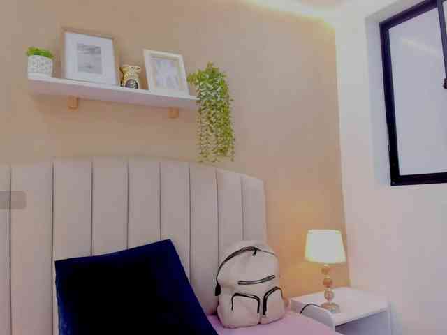 Mia-Thompson-1 Sex Cam Show