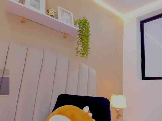 Mia-Thompson-1 Sex Cam Show
