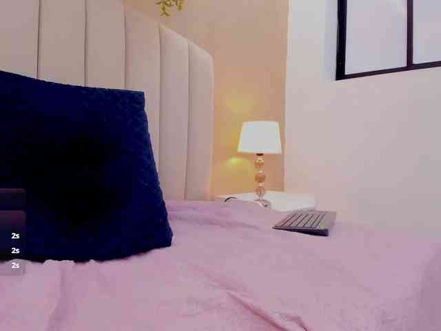 Mia-Thompson-1 Live Webcam on BongaCams