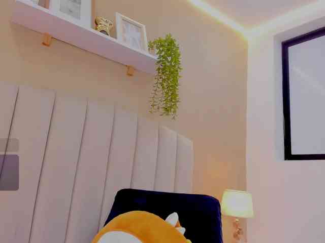 Mia-Thompson-1 Sex Cam Show