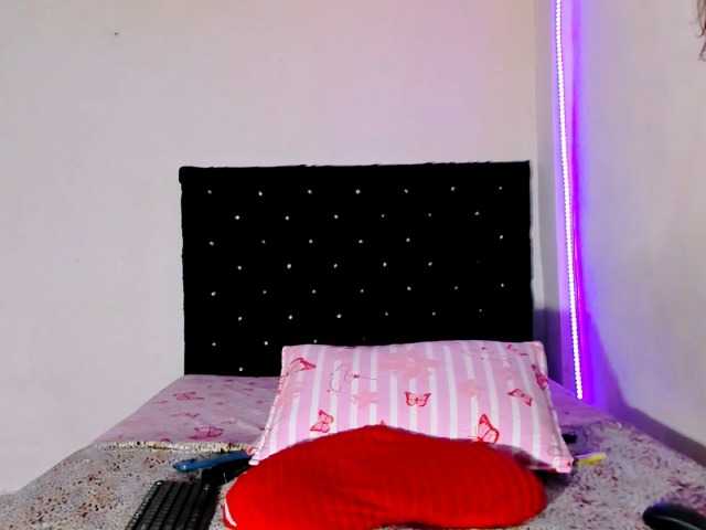 real-queen live webcam show
