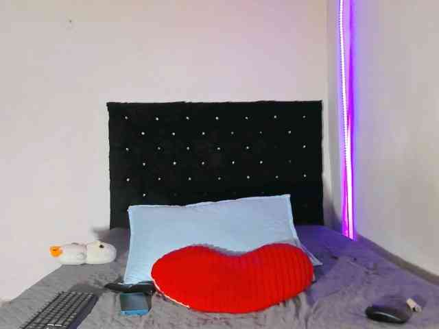 real-queen Live Webcam on BongaCams