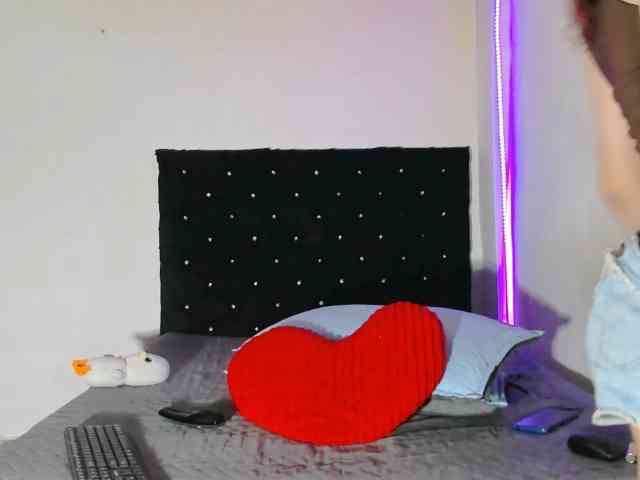 real-queen Live Webcam on BongaCams