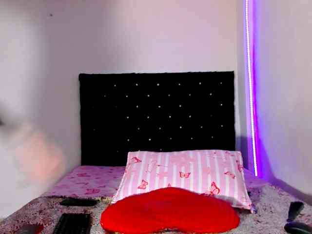 real-queen Live Webcam on BongaCams