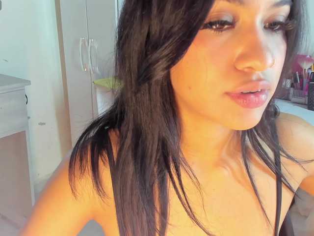 Elettra-Bennet live cam preview