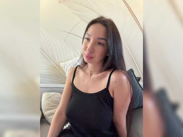 MiLaHHa live cam on BongaCams