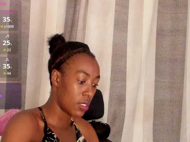 Caryn-Logan live cam on BongaCams