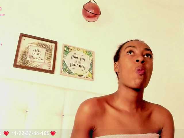 Caryn-Logan live cam on BongaCams