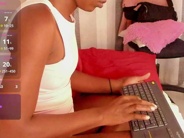 Caryn-Logan live cam on BongaCams