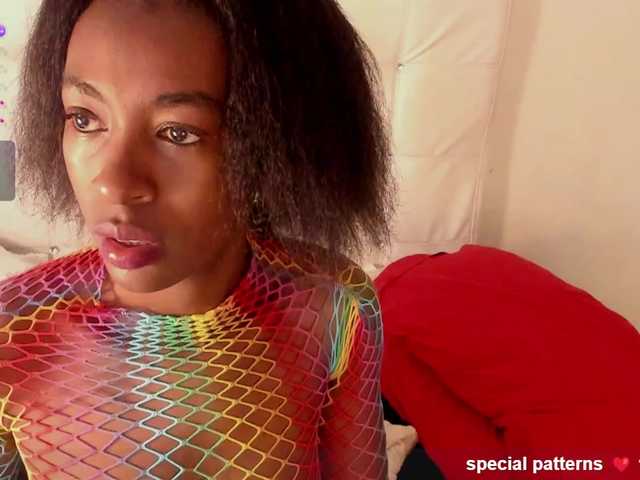 Caryn-Logan live cam on BongaCams