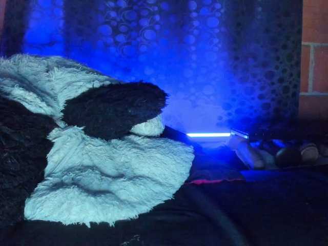 le modèle cata-anngel est en webcam porno dans un show sur le site bongacams, il possède les tags suivants: Latino/Hispanic,Brunette,Shaved